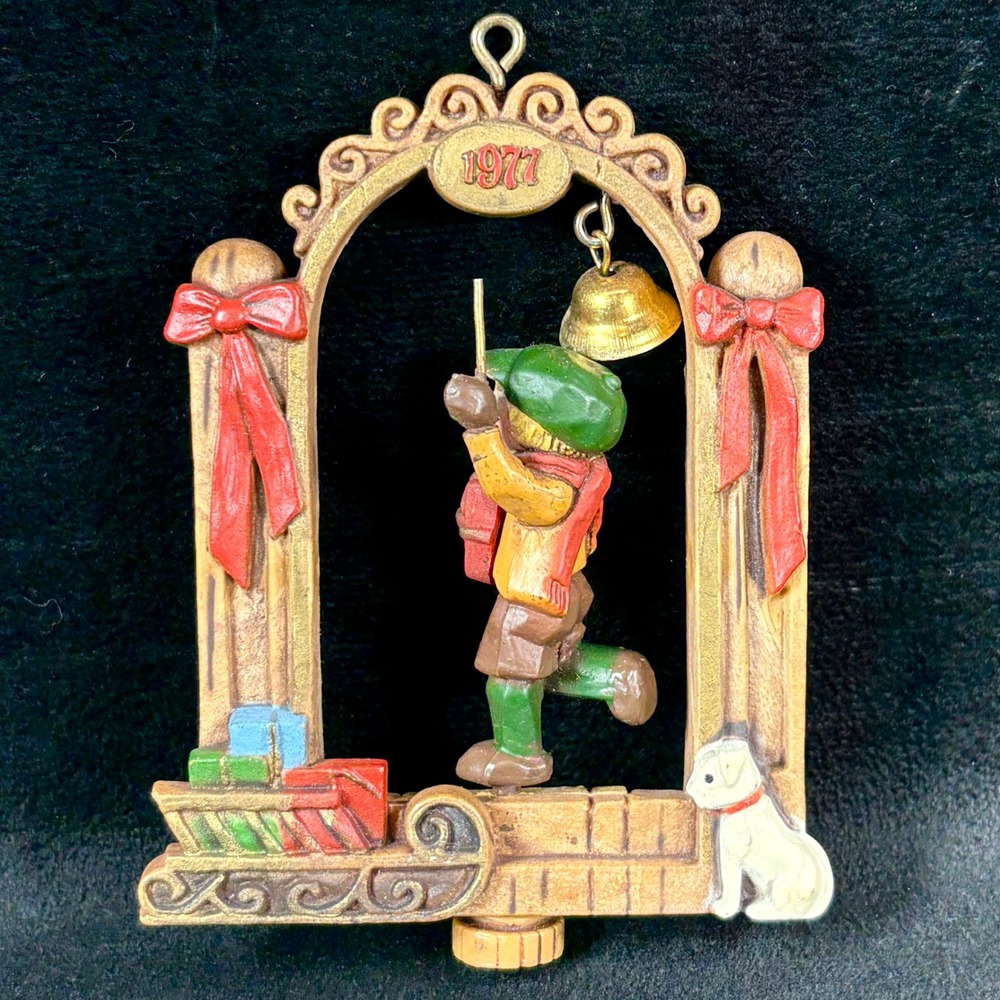 Hallmark Vintage 1977 Twirl About Tree Trimmer Ornament BELLRINGER‎